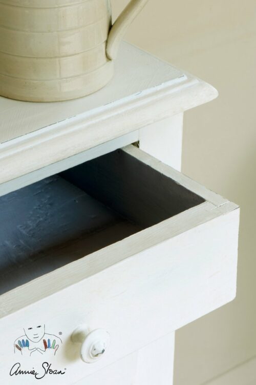 OLD WHITE – Image 4
